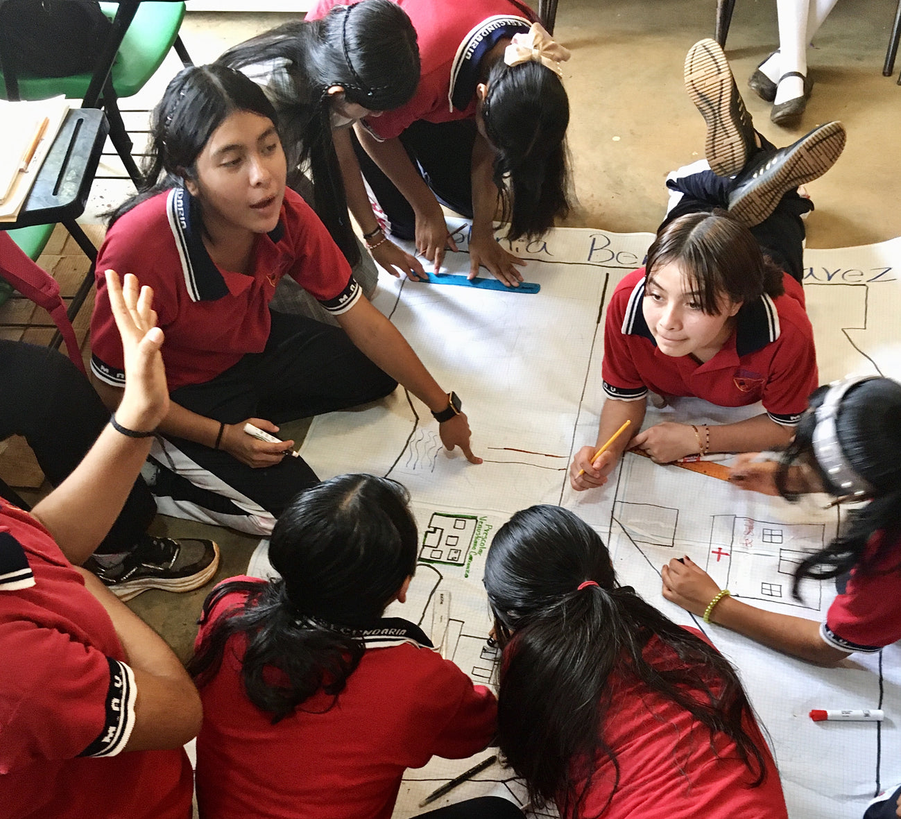 <p>Se establecen formas de colaboración<br/>con Secundaria de Soteapan. </p><p><strong>Cambio:</strong> Adolescentes se integran para desarrollar plan de vida y de trabajo.<br/><br/><br/><br/></p>