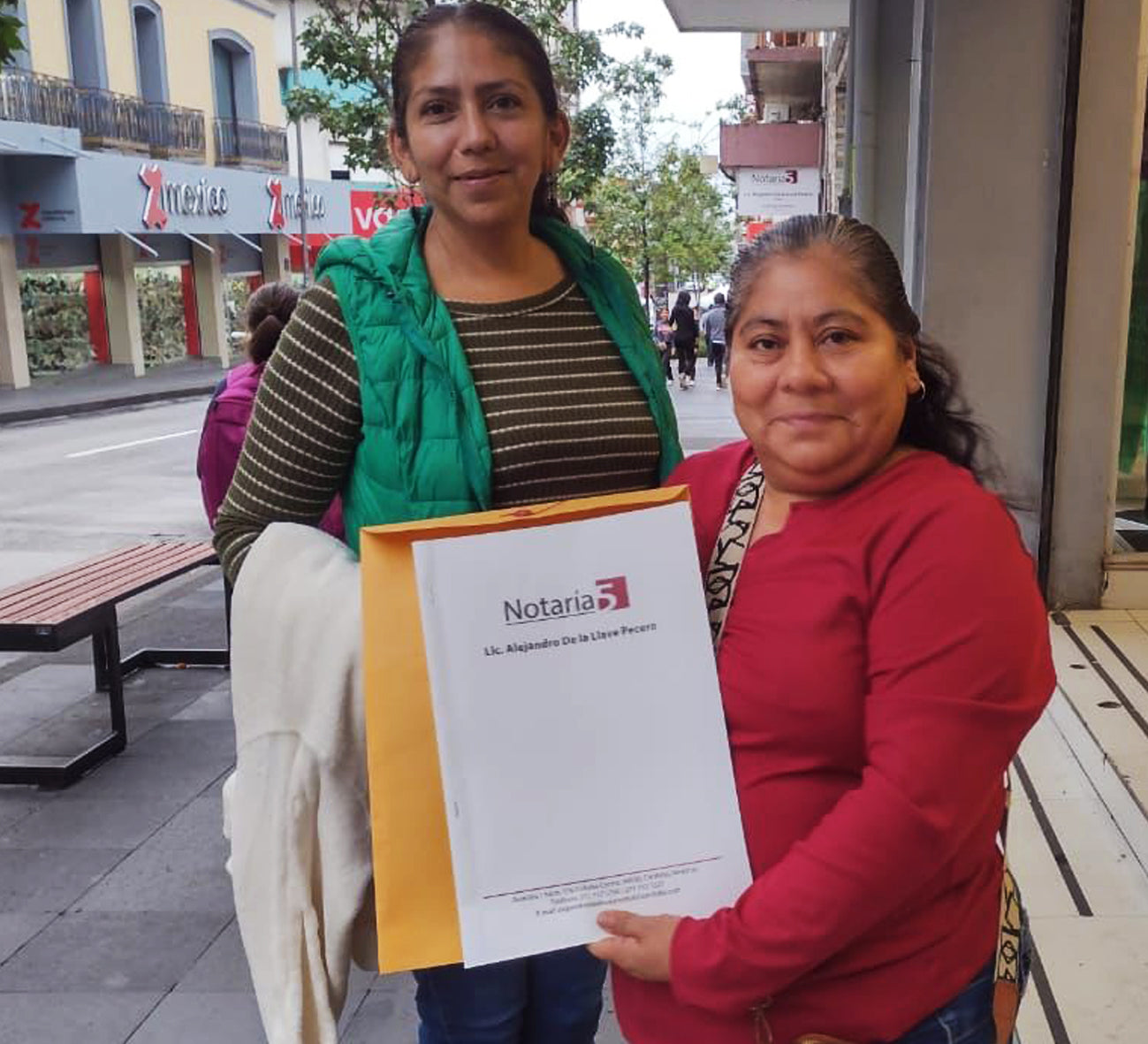 <p>Apoyamos la formalización jurídica de grupos de mujeres productoras de flores en Ixhuatlán del Café.</p><p><strong>Cambio: </strong>Empoderamiento económico y organizativo.</p>